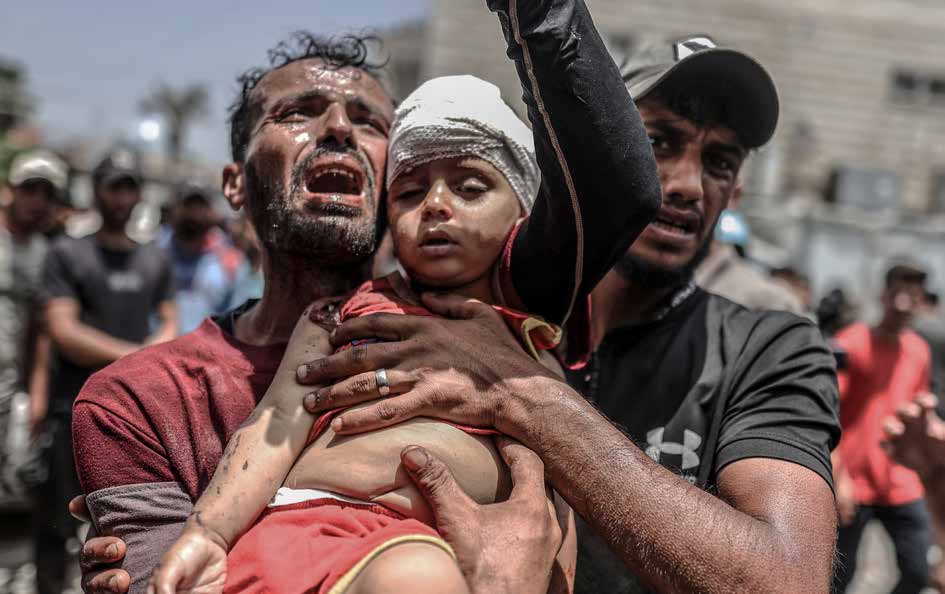 مقتل ما لا يقل عن 40 فلسطينيًا، جراء الهجمات المكثفة التي شنها الجيش الإسرائيلي على مخيم النصيرات للاجئين ومخيم البريج للاجئين ومخيم المغازي للاجئين، وجميعها في وسط قطاع غزة. وجرى نقل جثامين الضحايا إلى مستشفى شهداء الأقصى في مدينة دير البلح.