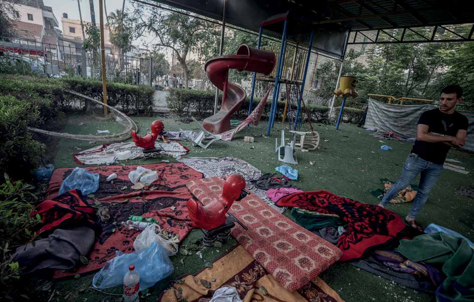 صورة لمحيط المستشفى الأهلي العربي المعمداني في مدينة غزة، الذي تعرض لقصف من قوات الجيش الإسرائيلي في 18 أكتوبر/ تشرين الأول 2023، أسفر عن مقتل أكثر من 500 فلسطيني.