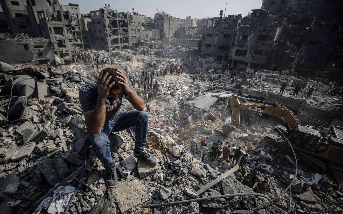تقارير تفيد مقتل وإصابة العشرات من الفلسطينيين، خلال الـ 24 ساعة الأخيرة، في الهجوم الثاني الذي شنّه الجيش الإسرائيلي على مخيم جباليا للاجئين في شمال قطاع غزة المحاصر. بدورها، بدأت فرق الدفاع المدني وسكان المنطقة عمليات البحث والإنقاذ.