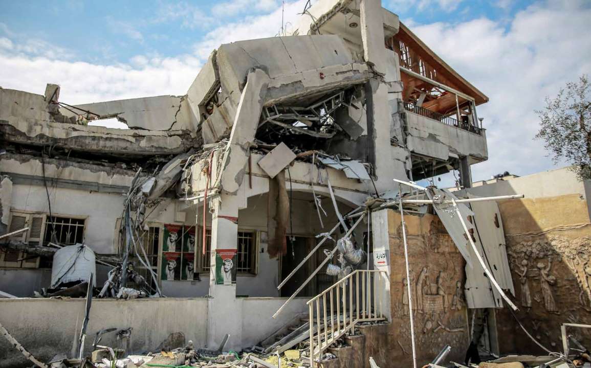 قوات الجيش الإسرائيلي تستهدف منزل الزعيم الفلسطيني الراحل الذي عرف بنضاله ضد الاحتلال الإسرائيلي للأراضي الفلسطينية، وأول رئيس لدولة فلسطين، ياسر عرفات، حيث سبق للزعيم الراحل وأن أقام في هذا المنزل لمدة ست سنوات خلال فترة وجوده في مدينة غزة.