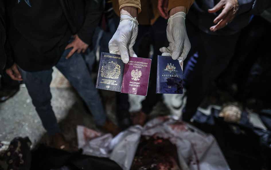 جوازات سفر موظفي منظمة “وورلد سنترال كيتشن” (WCK) الذين لقوا حتفهم في الهجوم الذي شنته قوات الاحتلال الإسرائيلي على مركبتين تابعتين للمنظمة.