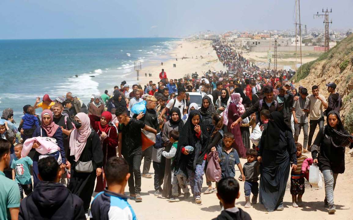 بعد انتشار شائعة كاذبة تفيد بأن النساء والأطفال دون سن الرابعة عشرة سيُسمح لهم بالانتقال من جنوب إلى شمال قطاع غزّة، تجمع آلاف الفلسطينيين على شارع الرشيد في غزة في إطار سعيهم للوصول إلى شمال القطاع. ومع ذلك، قام الجنود الإسرائيليون المتمركزون على الشارع بمنع الفلسطينيين من دخول شمال غزة.