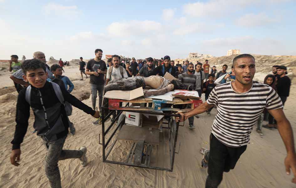 Israeli forces struck Palestinians gathered to receive aid in the Zakim area of northern Gaza. The dead and wounded are evacuated from the scene.
