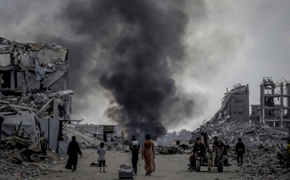 İsrail ordusunun Gazze kentine bağlı Karama semtinde Abu Nadi ailesine ait bir binaya düzenlediği saldırı sonucu yaşamını yitiren ve yaralıların olduğu bildirildi. Devam eden saldırılar nedeniyle bölgeden dumanlar yükseldi.