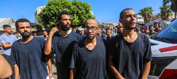 الأسرى الفلسطينيون الذين أُفرج عنهم بعد احتجازهم في غزة